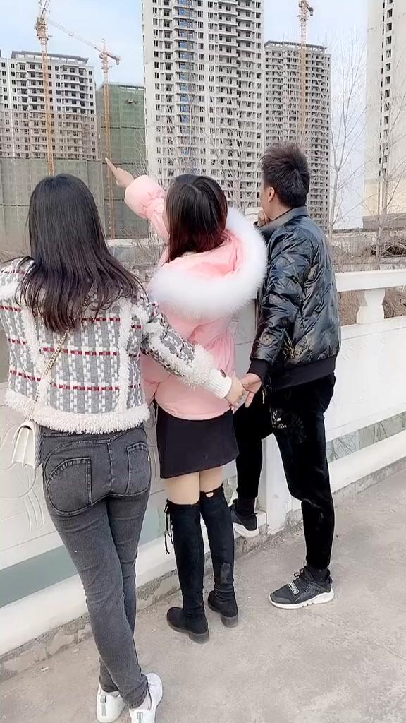 切记！女人千万不要给男人做得5件事。
1.给男人花钱
男人要花钱自己去赚。女人千