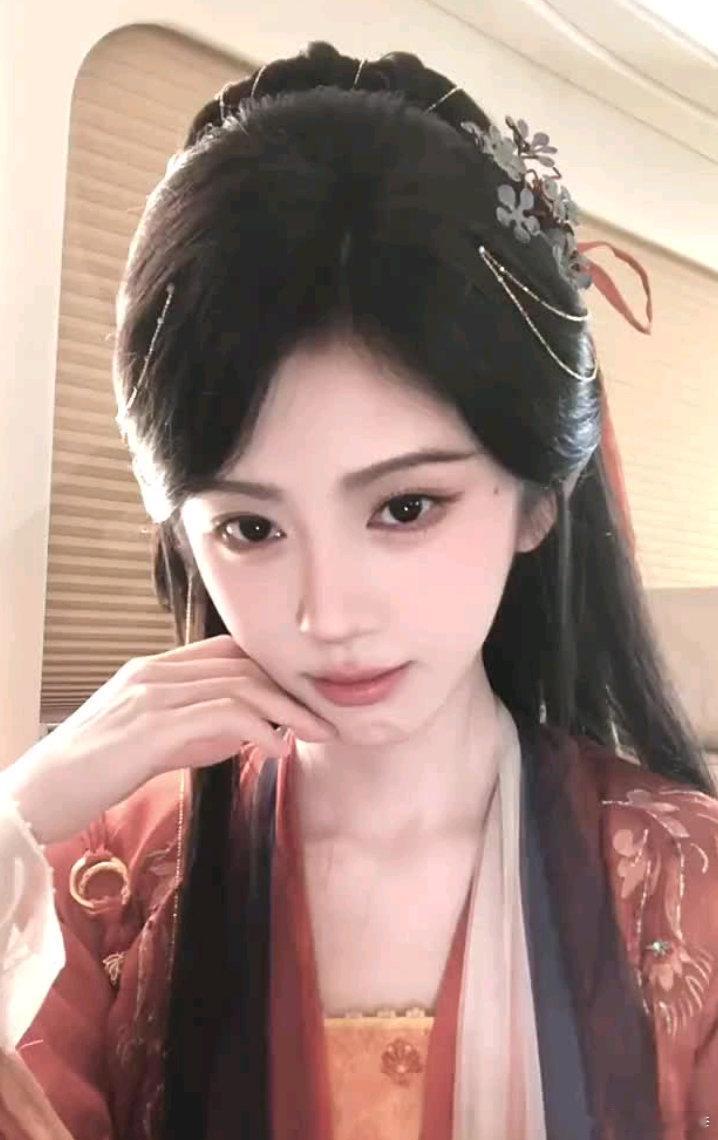 jjy鞠婧祎苏绿夏 jjy鞠婧祎万花世界“星月淹没于海水中，点点星辰照亮少女归途