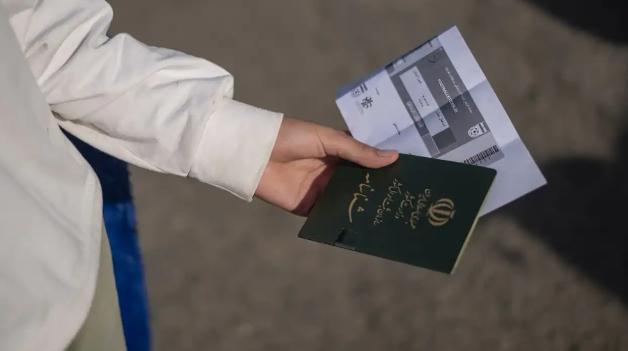 澳大利亚给出的理由，听起来很合理。
但同样在打仗的国家不止伊朗一个。
为什么单独