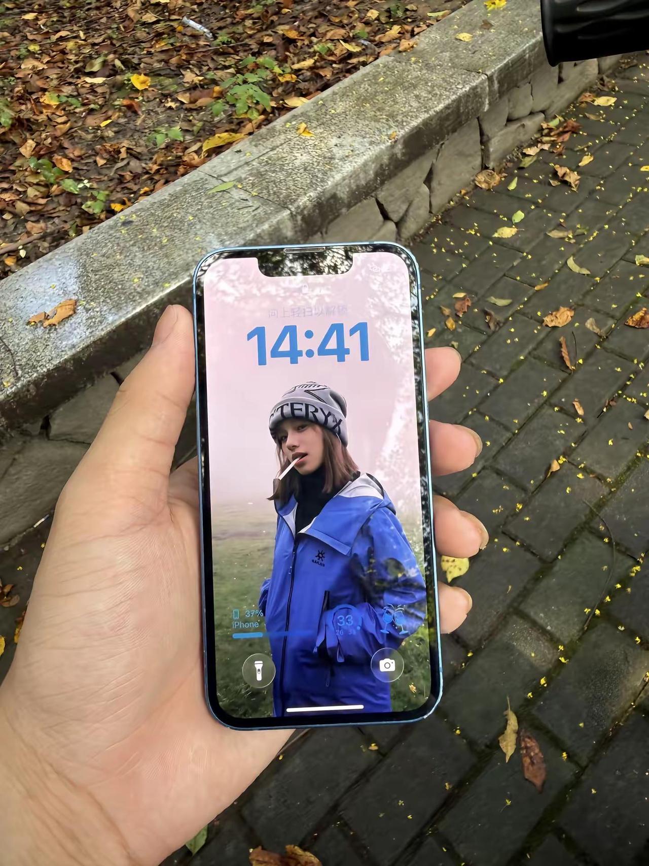 在这个全是大屏的时代 而我选择了它 苹果最后一代mini a15小屏手机