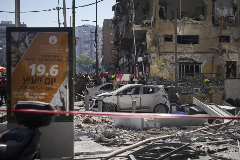 以色列该怎么办，只能要求美国释放示好的信号了，否则伊朗每天都要发射导弹，整个以色