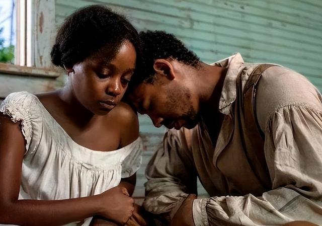 1626年后，有50万名黑人被卖到美国做黑奴，女黑奴被迫和奴隶主发生关系后，生下