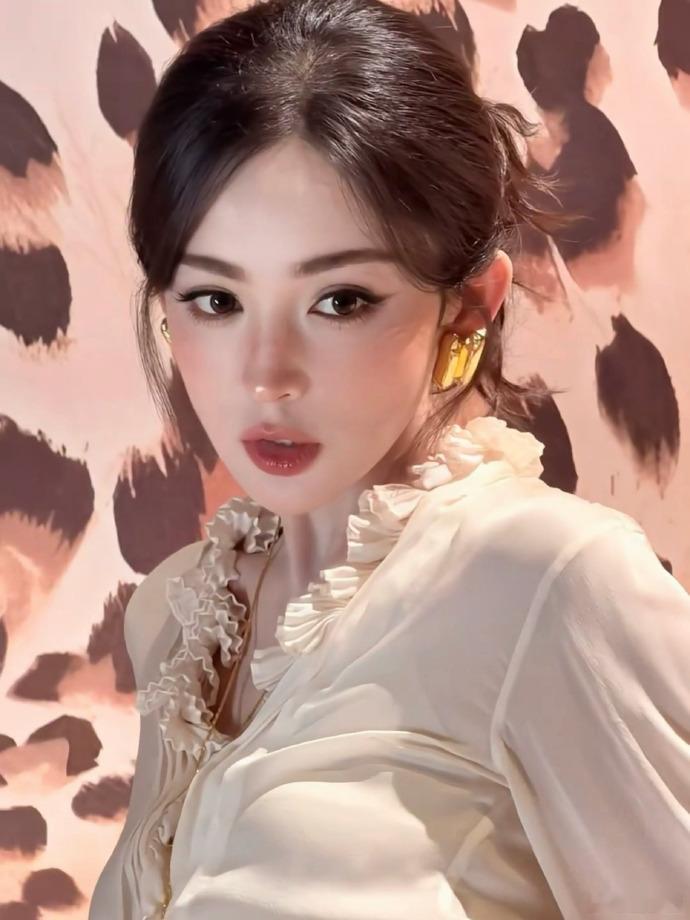 娜扎 这真是人类能长出来的脸吗 别人用高光修容打造立体感，娜扎直接长出了天然高光