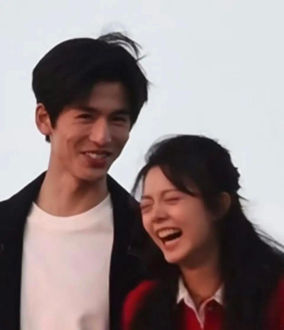 张凌赫真的一笑脸上都是褶子[闭嘴] ​​​