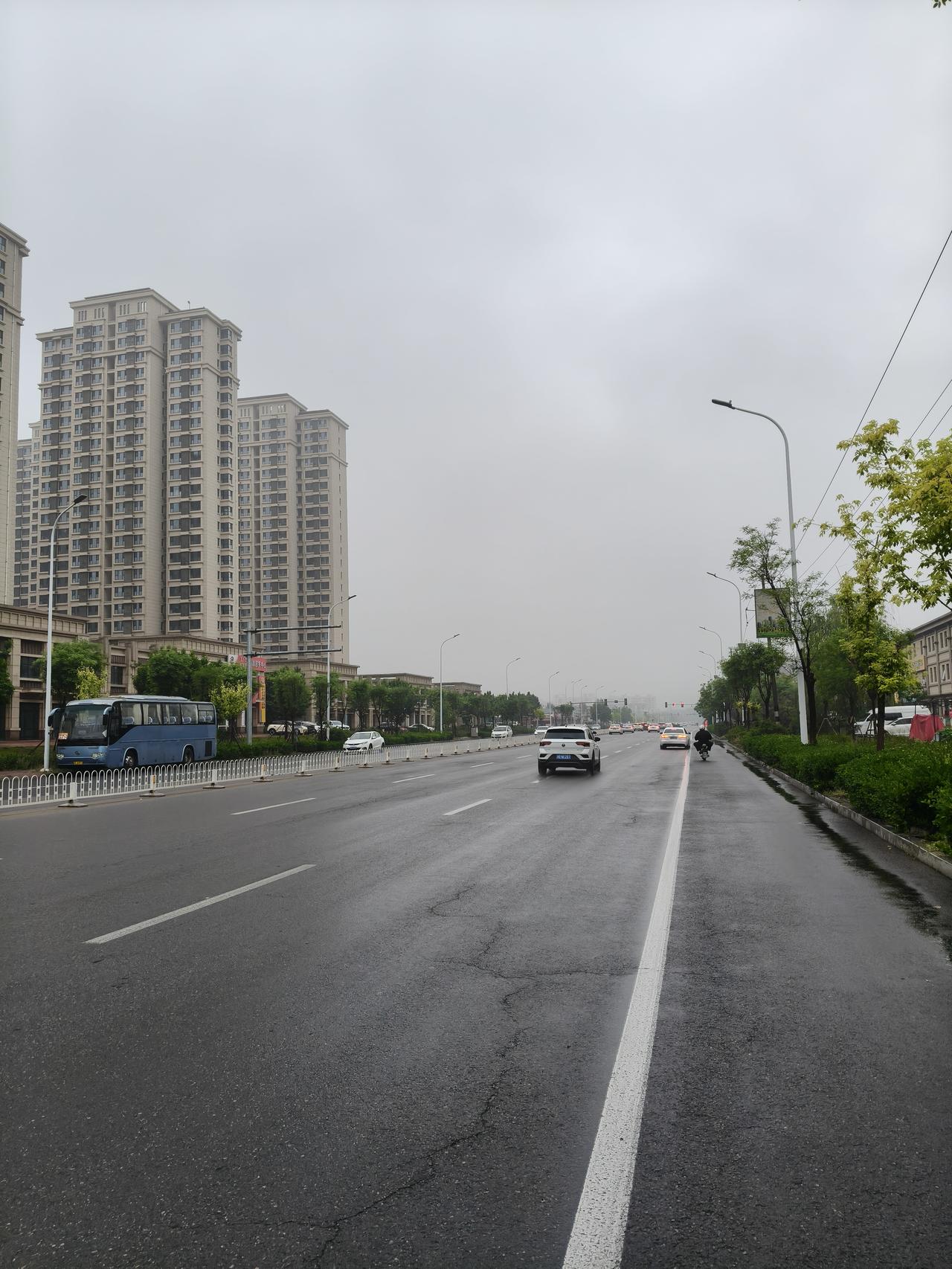 天津降温雨下到周一这场雨下的好，下的很及时，很关键，让前几天的高温戛然而止，气温