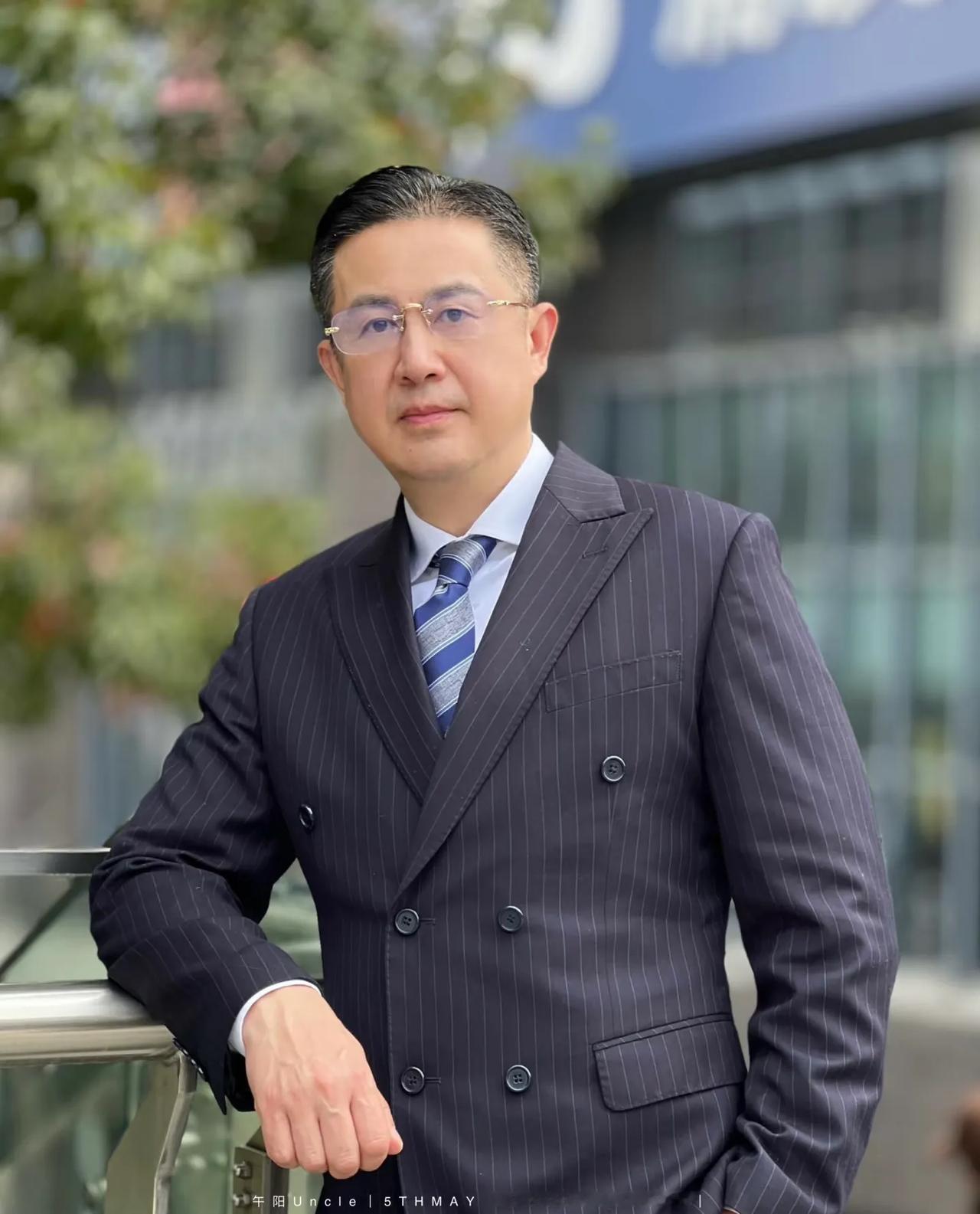 寻找共度余生的人

我坐在窗前，望着外面繁忙的街道，心中却涌起一股淡淡的忧郁。今