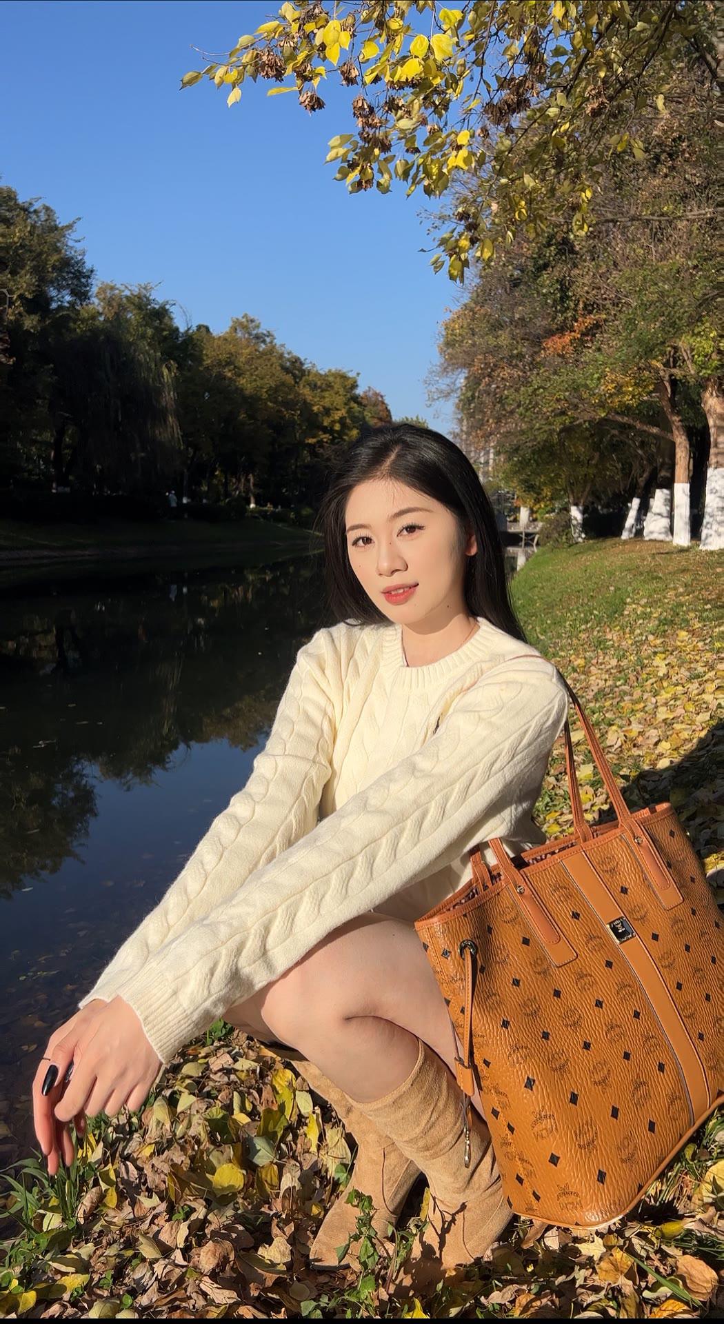 看看气质女神的穿着搭配吧休闲学院风