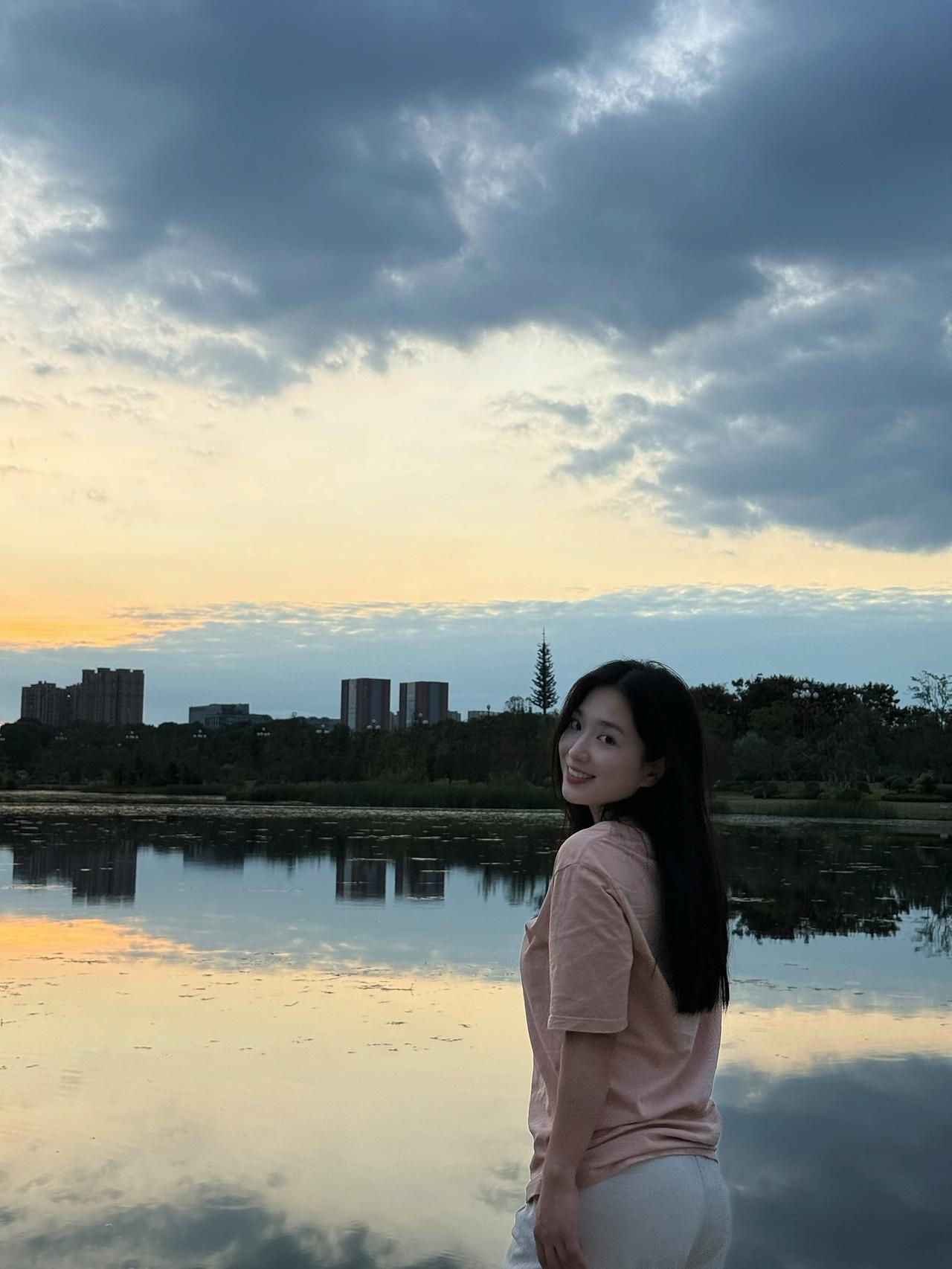 于是 我驻足 享受那些无法复刻的瞬间
