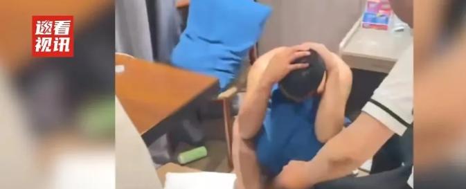 酒店抓奸反被警告，

拳头没打疼人，

自己先上派出所了，

这事儿到底算谁的错