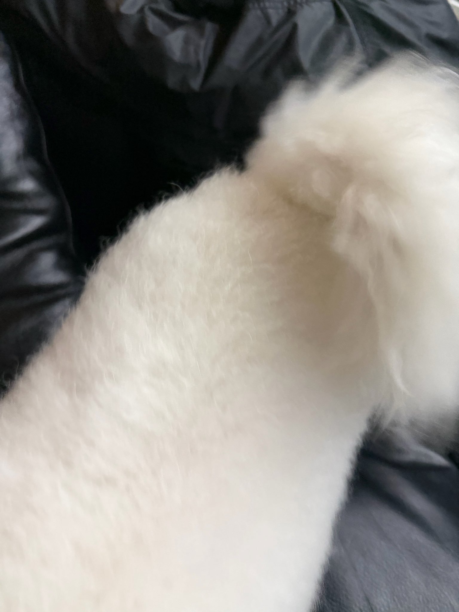 吴世勋泡泡发来Vivi照片，和家人享受假期的世勋 