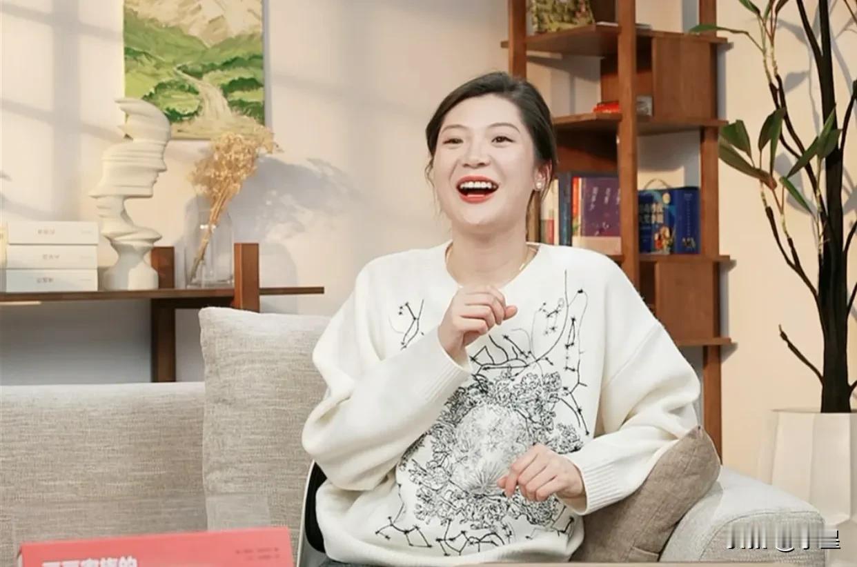 盼盼的《好读书》开始了
她说，在一个寒冷的下午
泡一杯热茶，大家一起唠唠嗑
买不