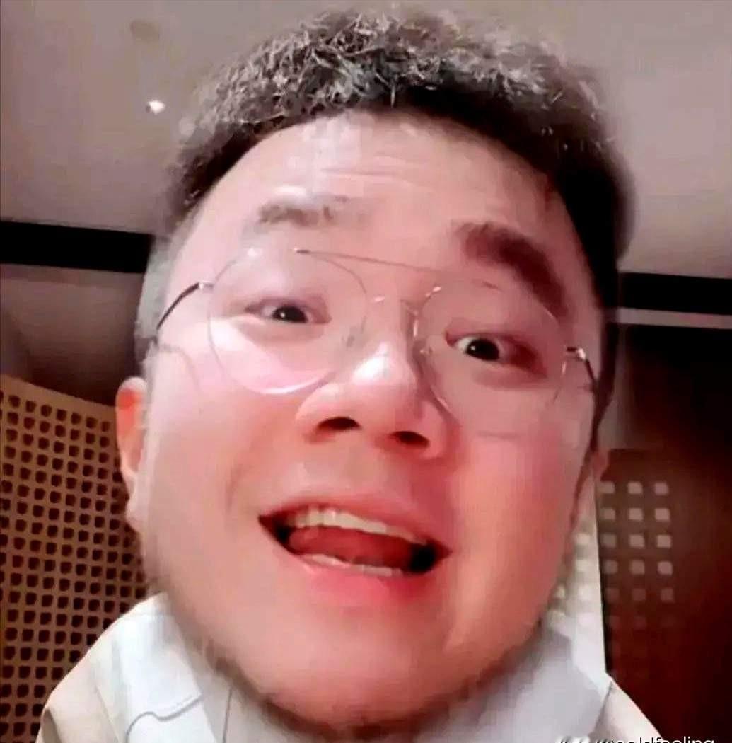 冰球圈最残酷的父子对比：英如镝是“天选”，巴图成了“弃号”。
英达对两个儿子的资