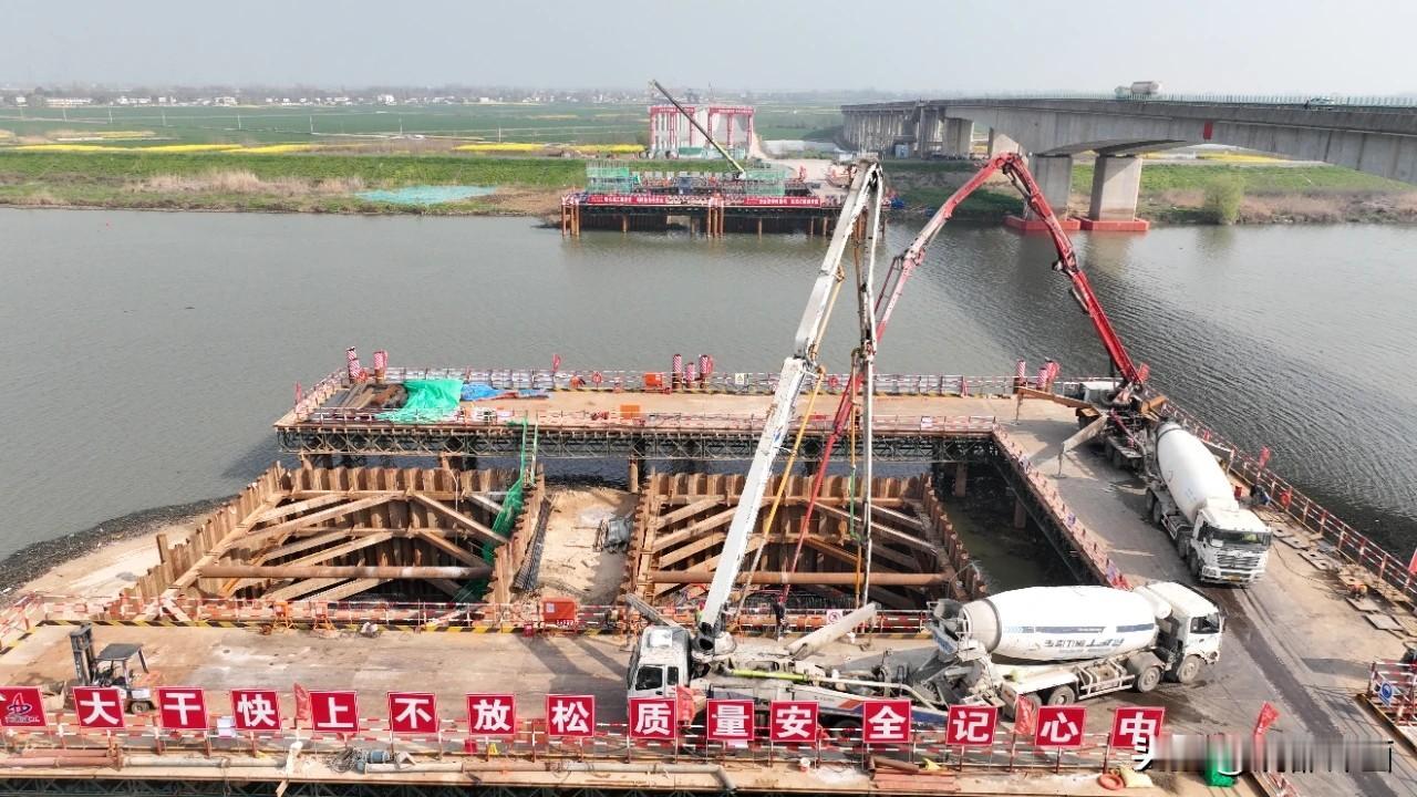 【铜商高速巢湖至肥西段进度32% 途经庐江三镇】
近日，铜商高速巢湖（沐集）至肥