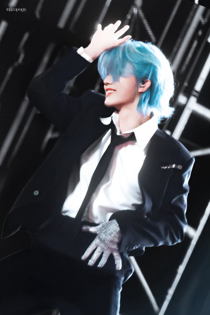 来看看真正的什么发色都能驾驭的薄荷绿男神 