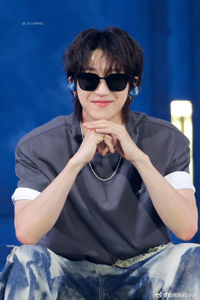 谁来管管徐明浩的幽默感被徐明浩狠狠拿捏！时尚酷盖、清爽贵公子切换自如，分享艺术超