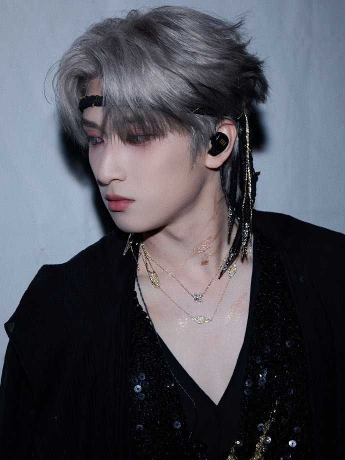 严浩翔严寒地🔚，期待住和浩翔下一程的见面，祝我们六周年快乐 