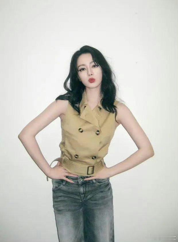让这些人出现在一个视频的真是天才各路童年剧集演员齐聚一堂，混搭在一起毫无违和感，