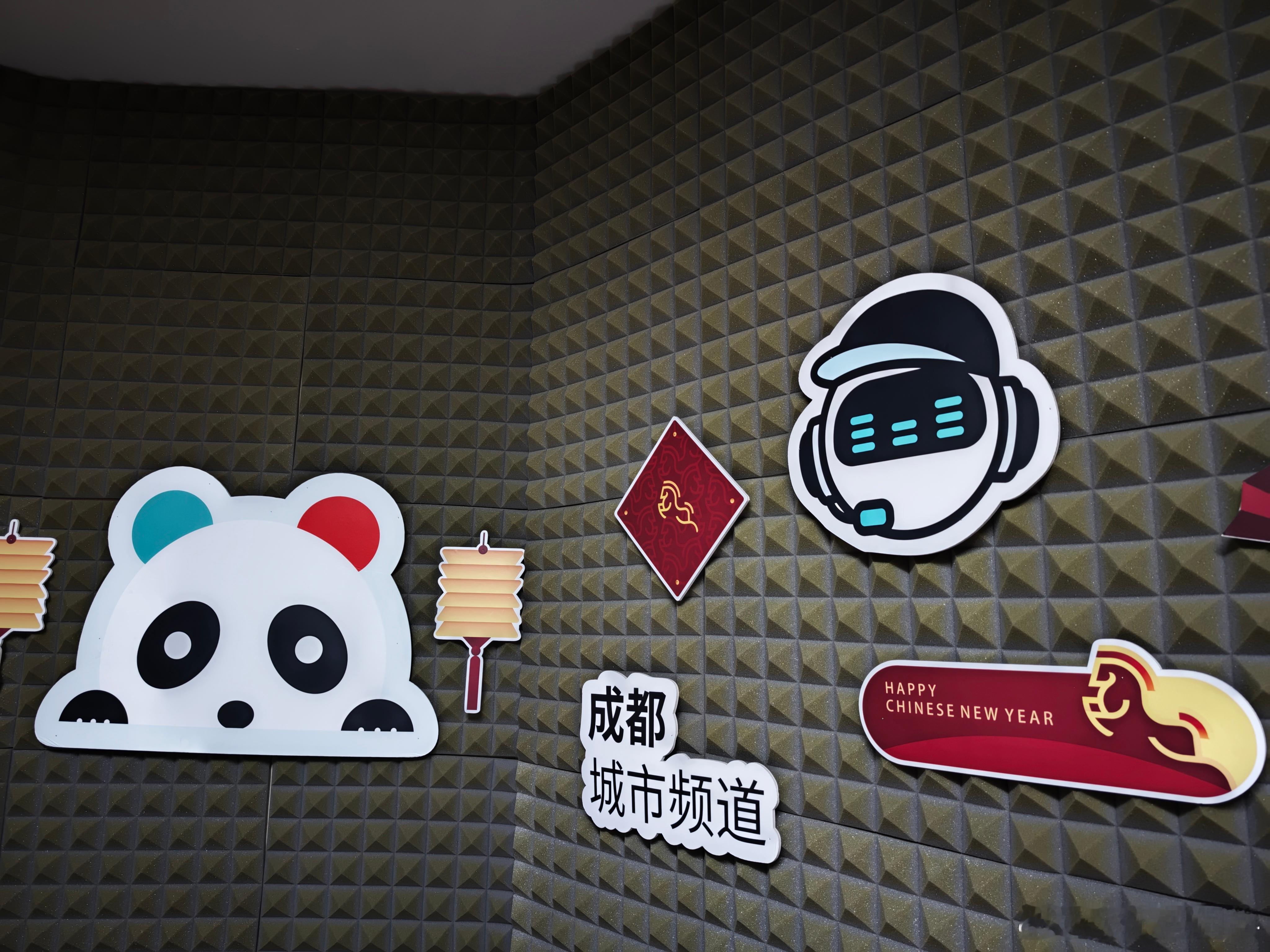 今天和录了一下午乱劈柴的节目，其实虽然在NIO Radio做主播这么多年，但是第
