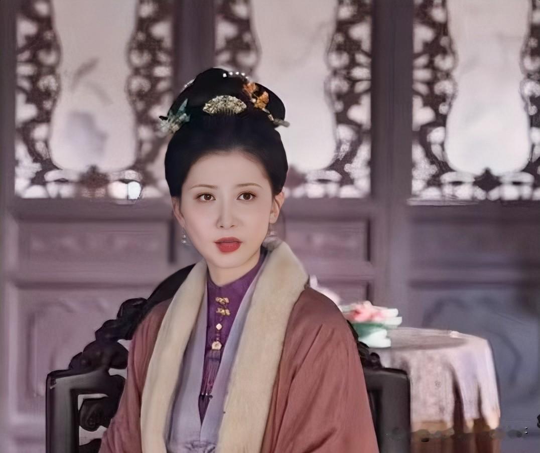 “兰香如故”里
最不招人待见的
其实不是赵星棠，你们别不信，细琢磨这个“大姐”，