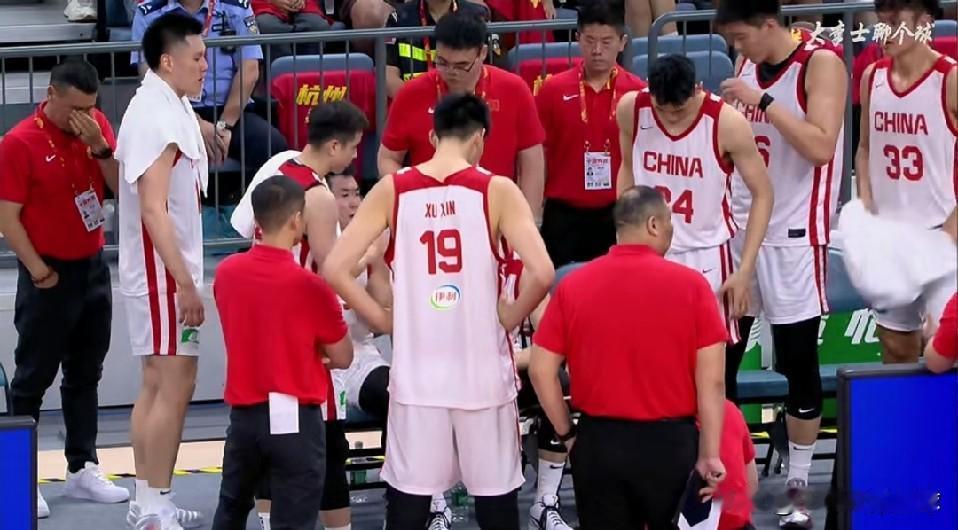 赢了赢了！中国男篮赢澳大利亚男篮了！中国男篮91：81击败澳大利亚男篮青年军，其