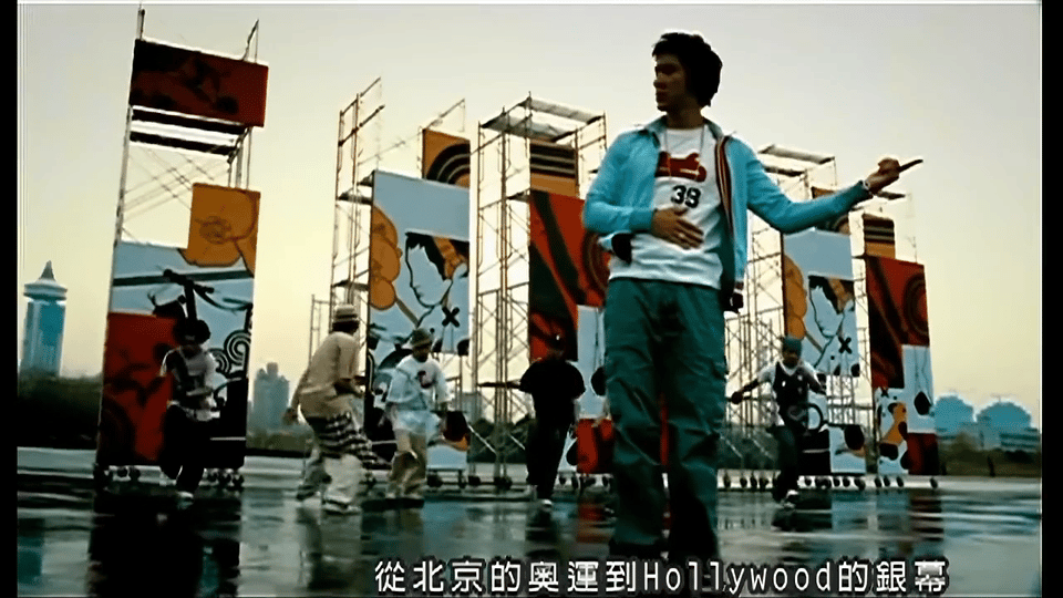 我就喜欢麦当劳 说来好巧，上周回老家翻出MP3，发现王力宏的那首“我就喜欢”静悄