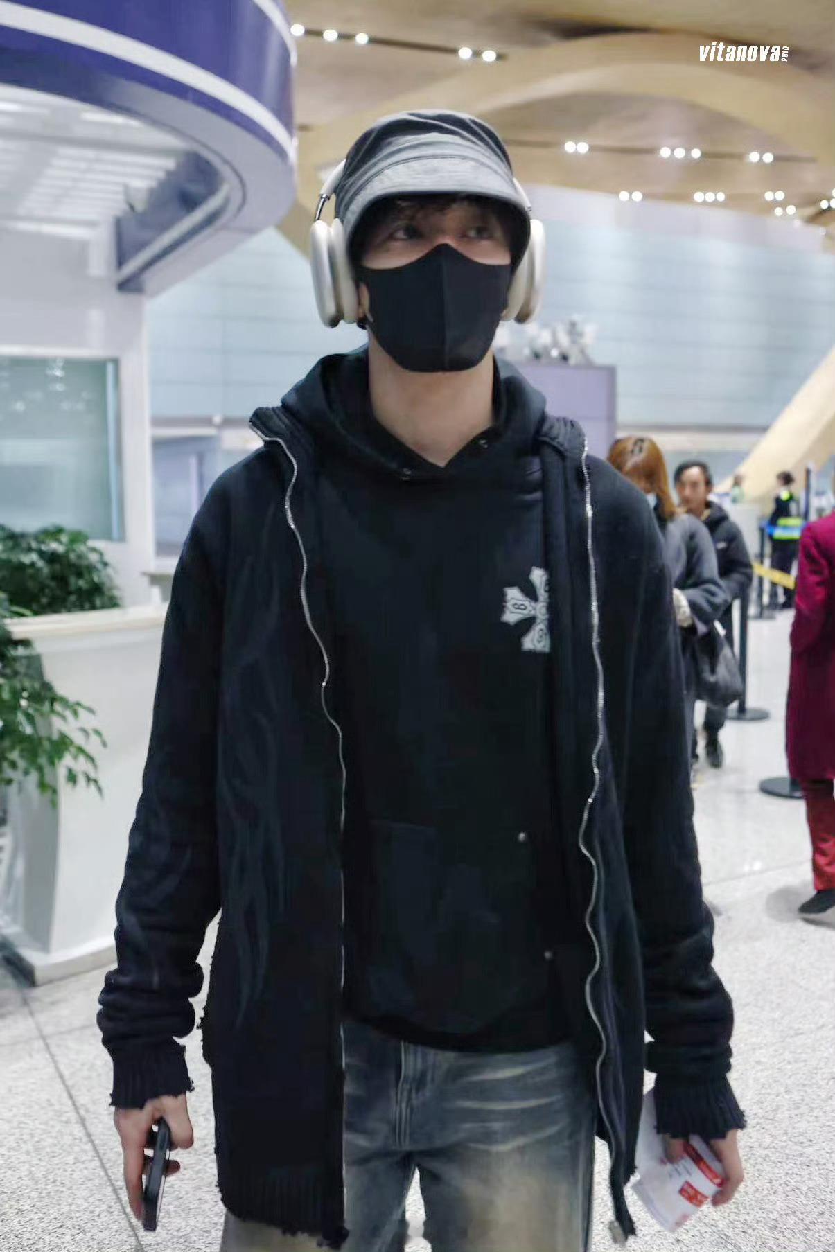 夏之光算不算音乐少年赶早八回横店登基做皇帝吗就哈哈哈哈 