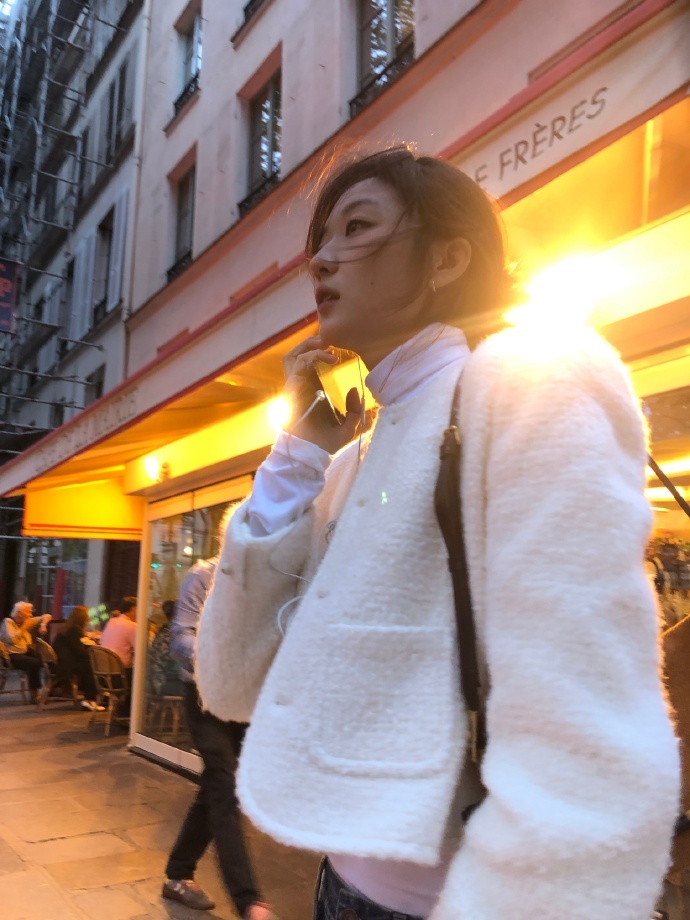 感受孙千街头抓拍孙千街头氛围感照片 ​​​好喜欢这种无修抓拍，感受孙千街头抓拍，