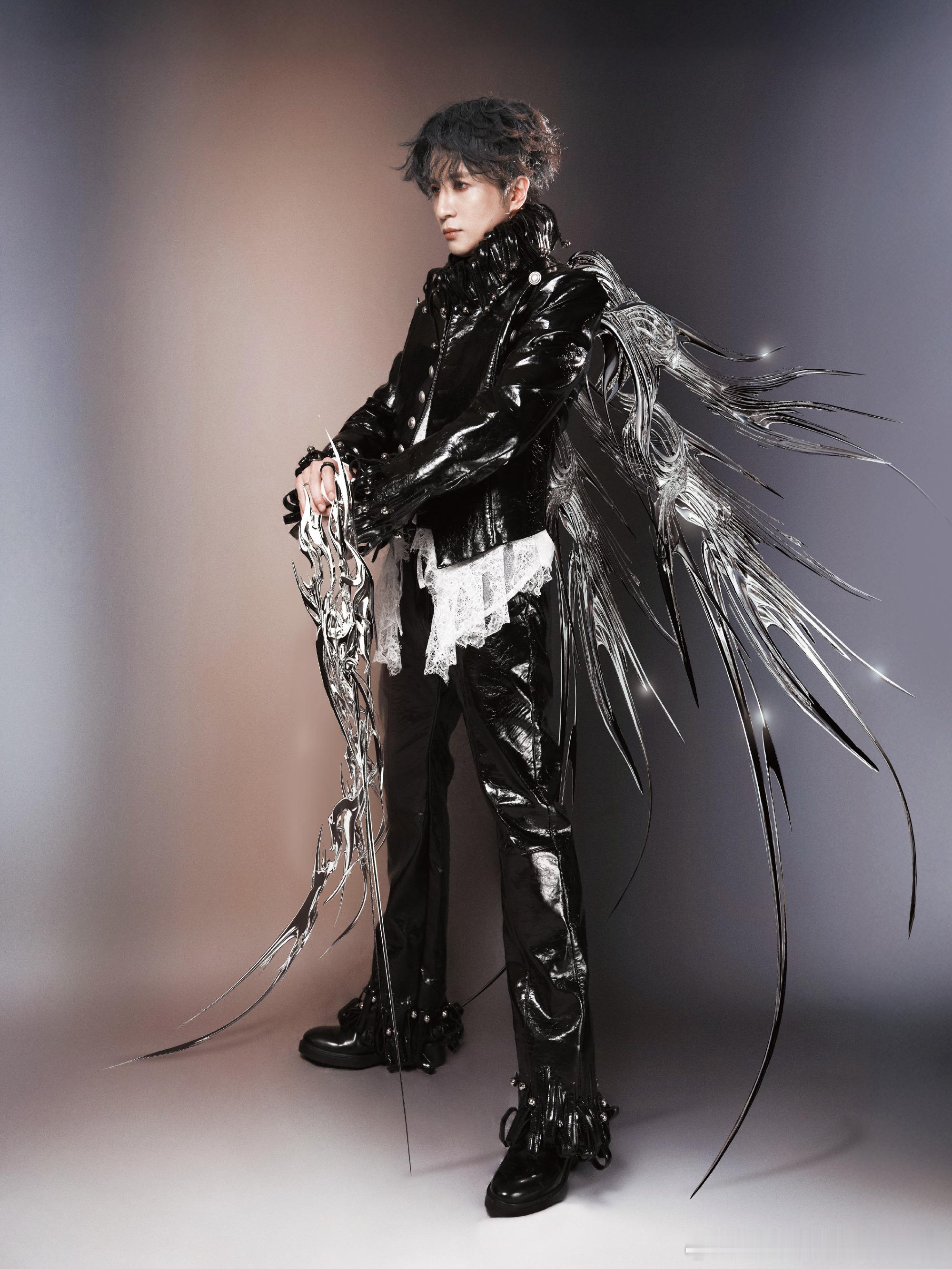 薛之谦给我留一张票看看你舞台有多大薛之谦广州站舞台封神！5000㎡四面台霸占足球