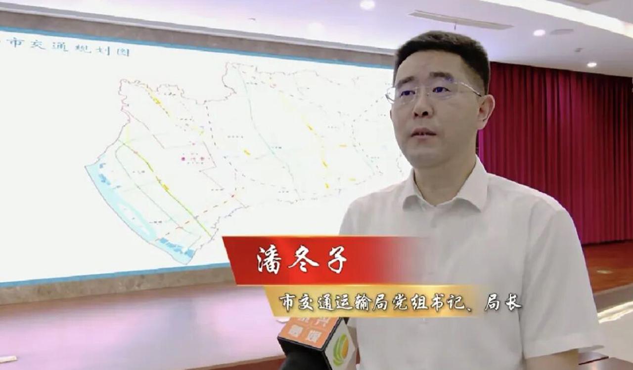 刚刚刷到了江苏省泰兴市交通运输部门的潘冬子，看到这个名字，立马让人想起了电影《闪