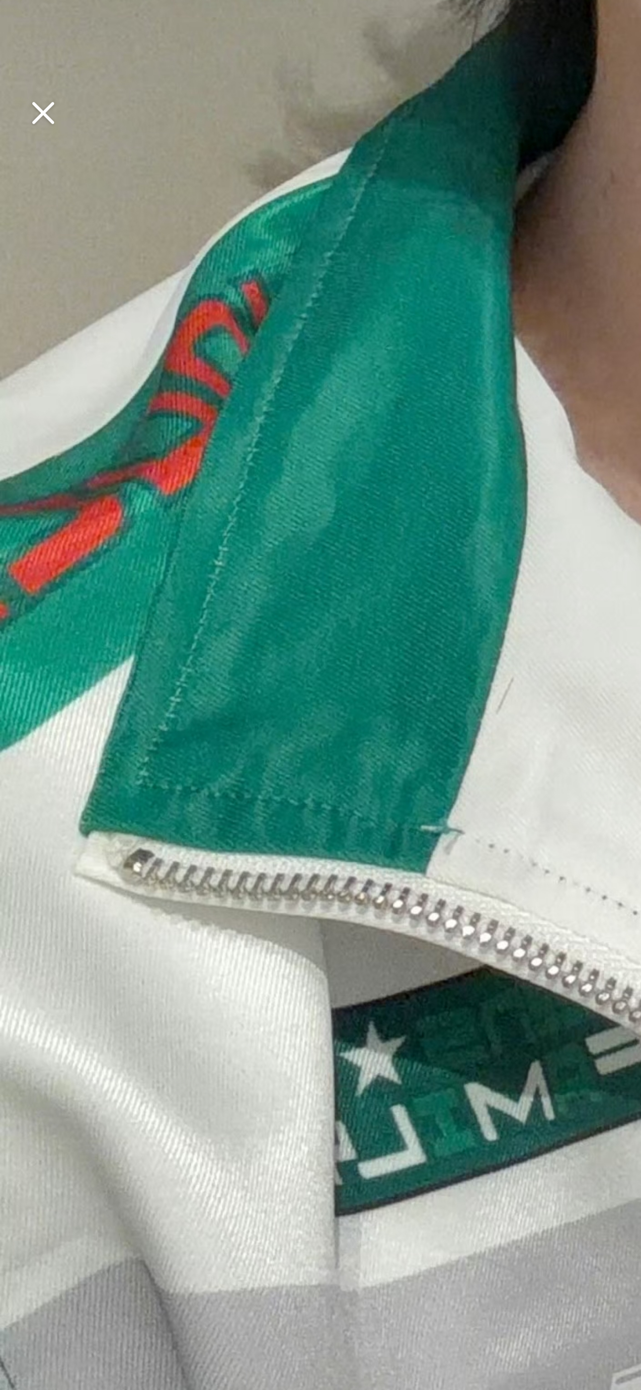 队服颜色感觉挺ok的