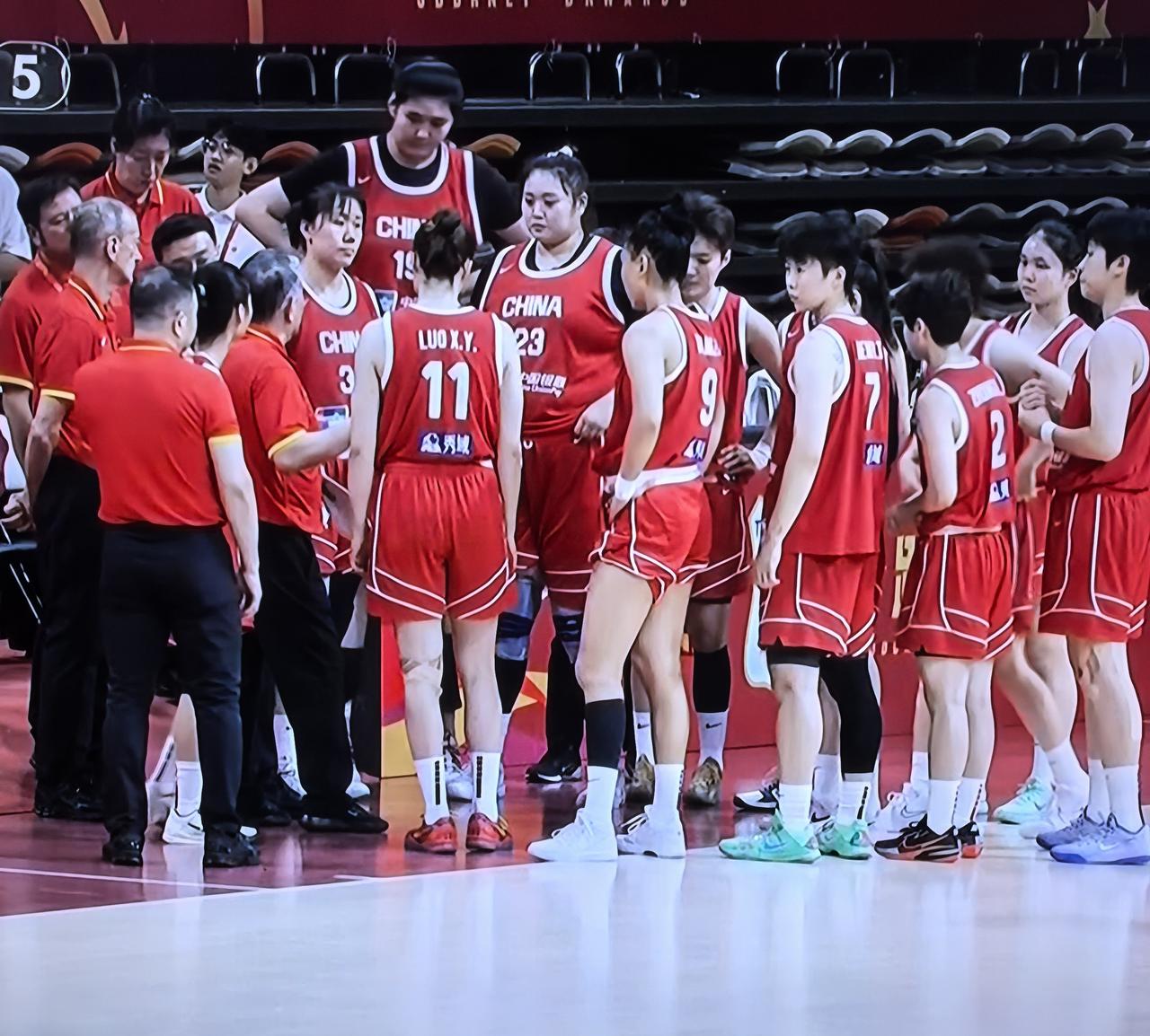 中国女篮在德国世界杯的前景怎样？
一是优势：
内线储备丰富：韩旭、李月汝、张子宇