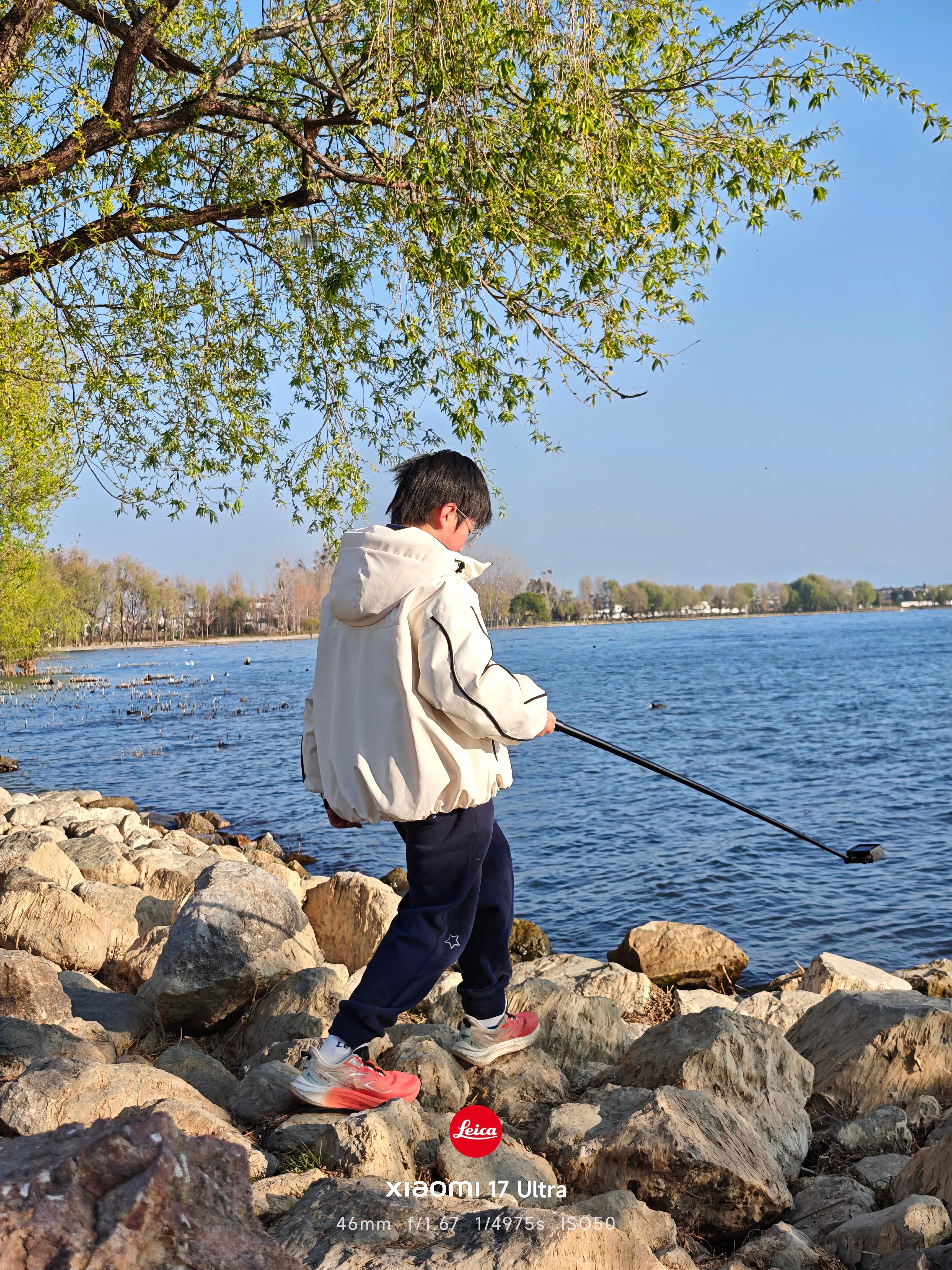 昨晚忙碌三小时的小阿正没有一张能出片，一大早就又起来忙碌了，不知道他今天结果如何