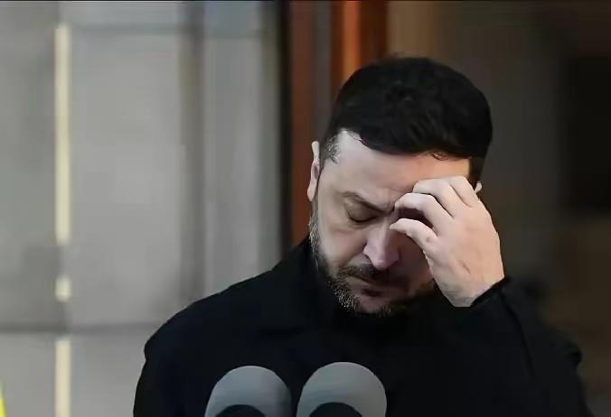 乌军谢韦尔斯克撤退被瞒12天，前线士兵心寒！
 
乌军终于不装了！顿巴斯门户谢韦