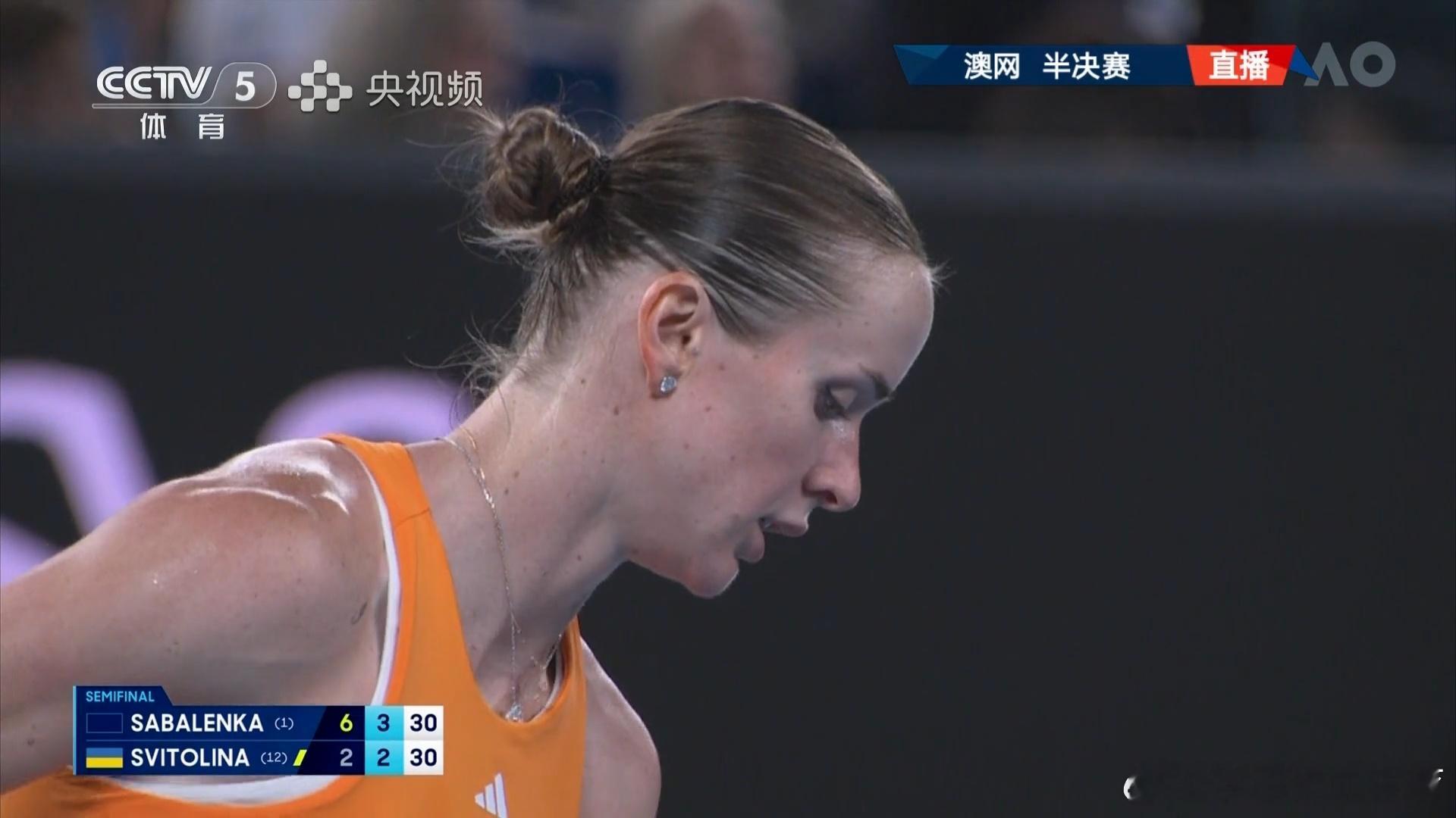 萨巴伦卡vs斯维托丽娜依然赛前没有合影，赛后没有握手，懂的都懂。萨巴绝对实力还是