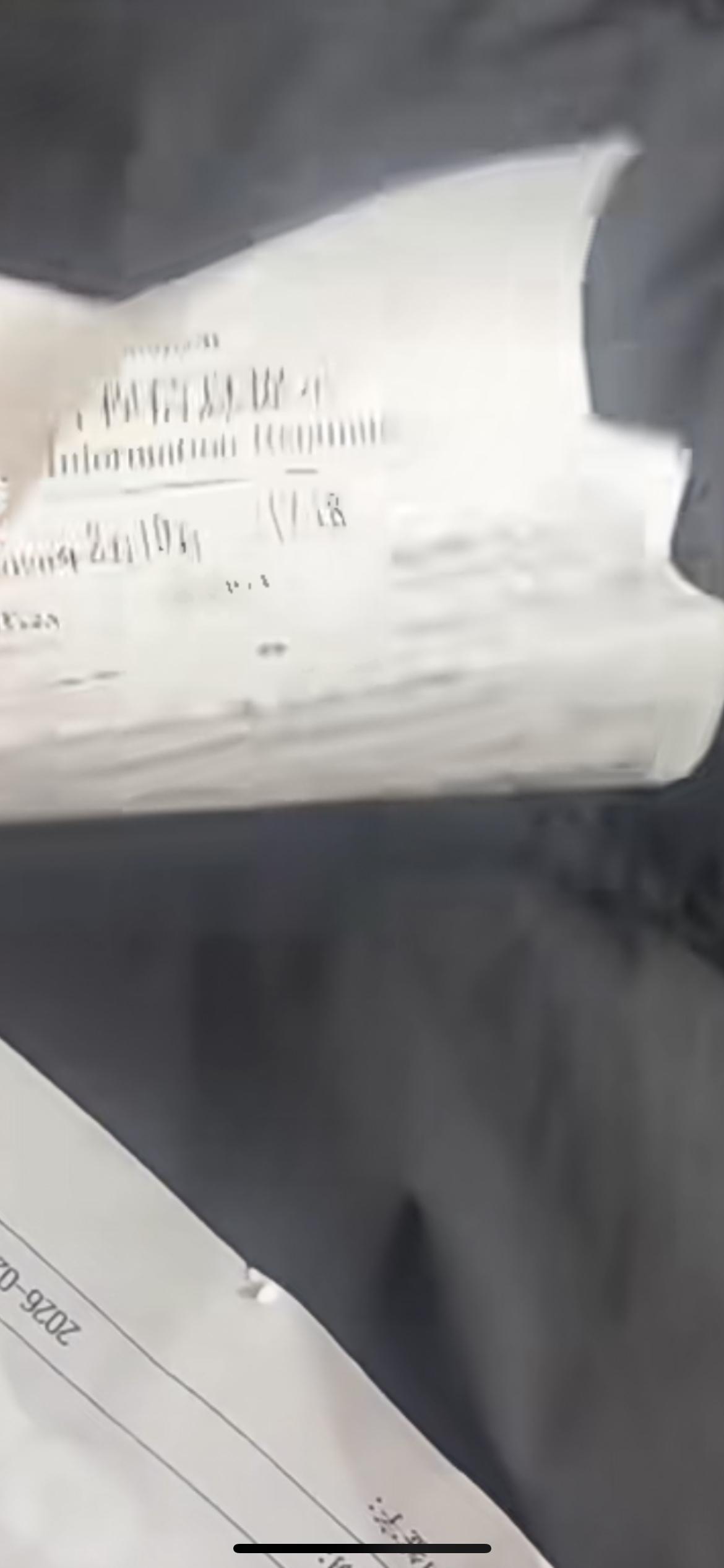 2月26日江苏，重庆一女子将穿脏的衣服退回，商家从衣服中掏出女子旅行的车票，衣服