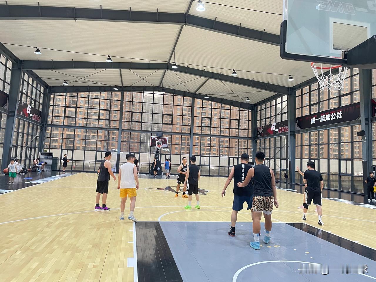 奥运会期间，下大雨，还是要打篮球的！！篮球永不熄！🏀🔥
#我要打篮球##一说