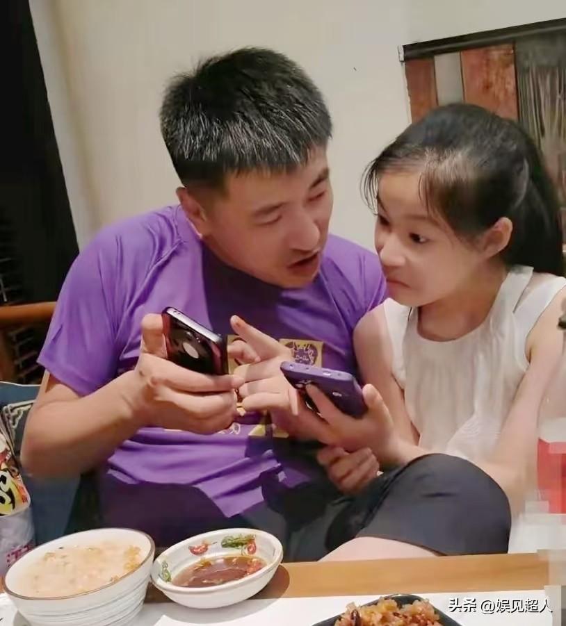 看了张雪峰的公司股权设计，不得不说，他这算盘打得太精了，完全是教科书级别的“家天