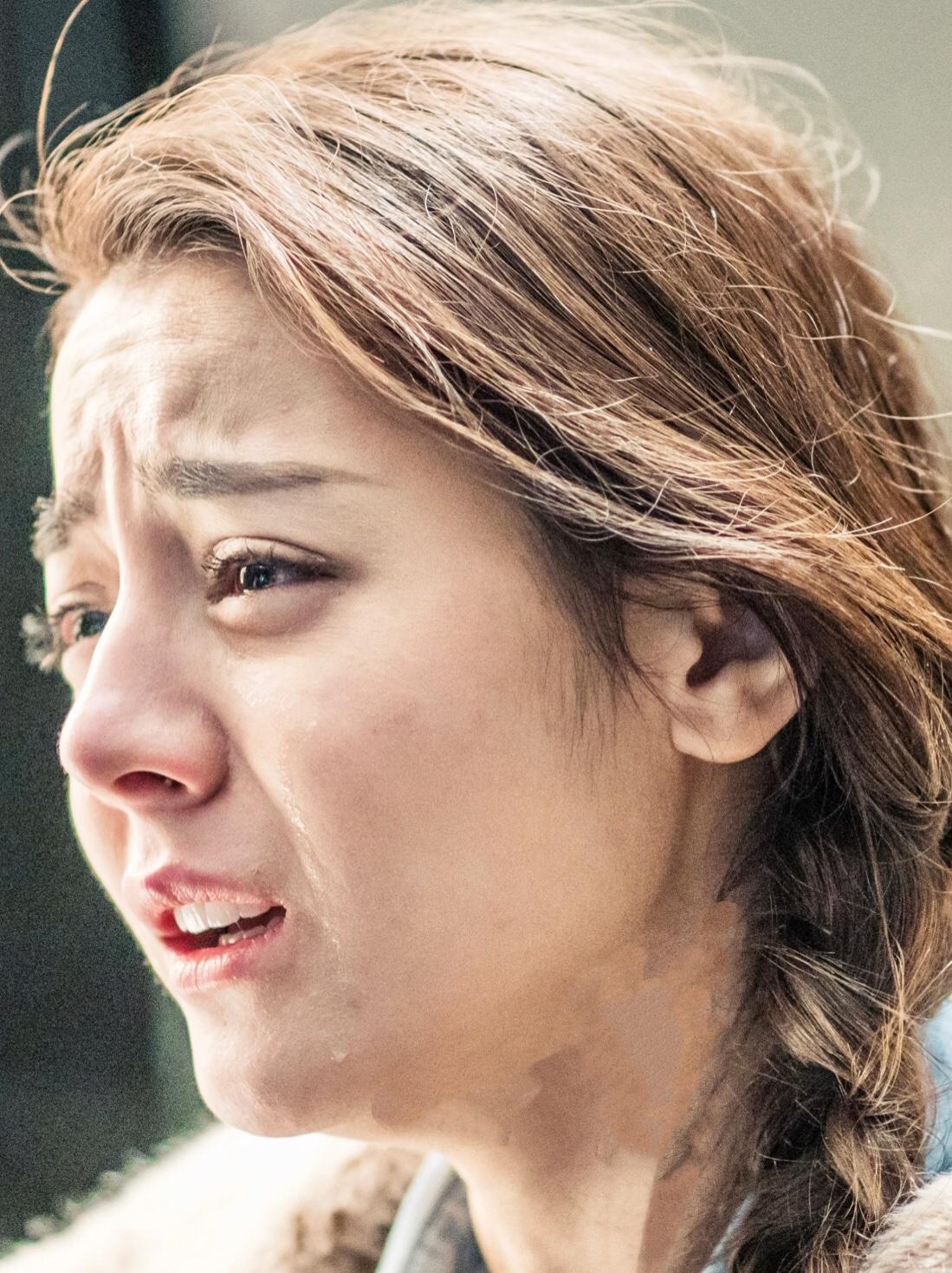 她的颜值完全可以不用滤镜拍质感剧