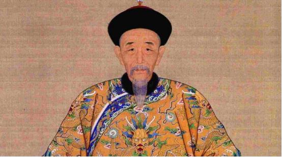 1703年，68岁的索额图被活活饿死在宗人府。康熙尤不解恨，又下令抄了他家，5年