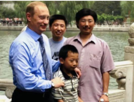 普京抵达北京，红毯还没走完，塔斯社突然放出一条猝不及防的小道消息他想在中国见一个