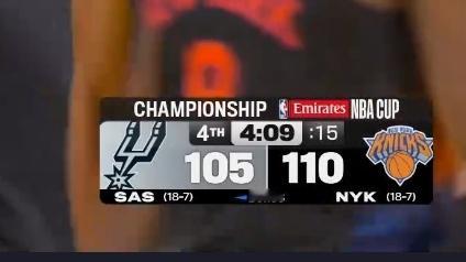 打的好精彩尤其是两边教练 站在场边跑来跑去跟着指挥 马刺vs尼克斯