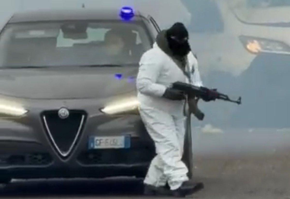 意大利现在那么冷吗？还是里面套着防弹衣？海外新鲜事热点观点