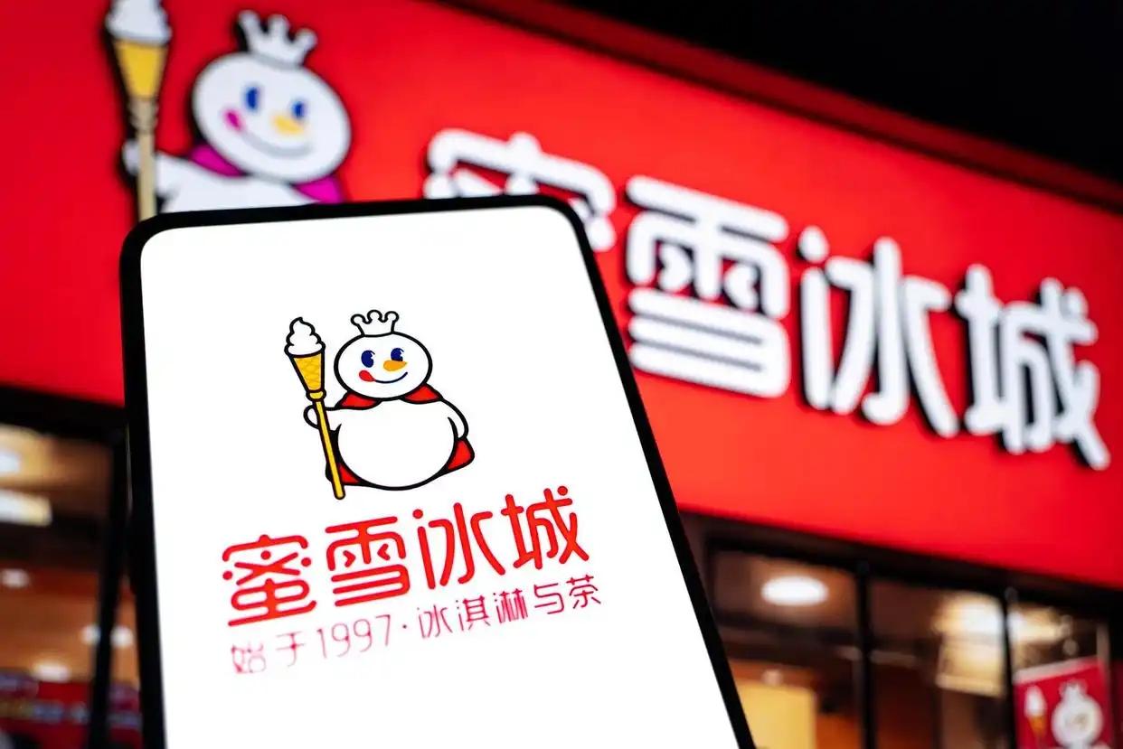 蜜雪集团CEO换人了。35岁的原CFO张渊接任，创始人之一张红甫转任联席董事长。