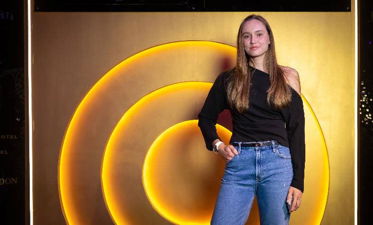 你的目光在谁身上？
…
WTA1000迪拜站球员晚宴！！你的目光在谁身上？哈哈、