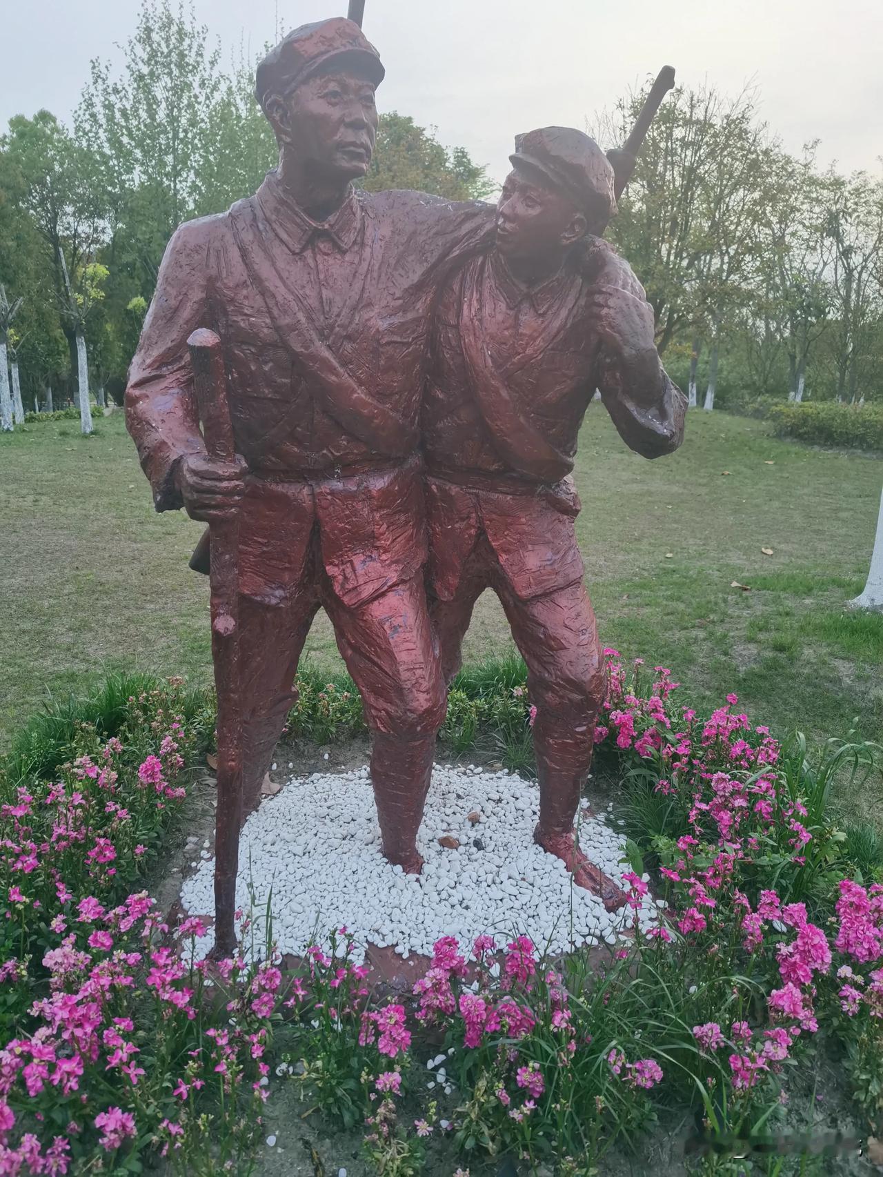 有人说：“命运使我和某些人相遇，一个接一个。从而让我们知道可以成为，以及不该成为