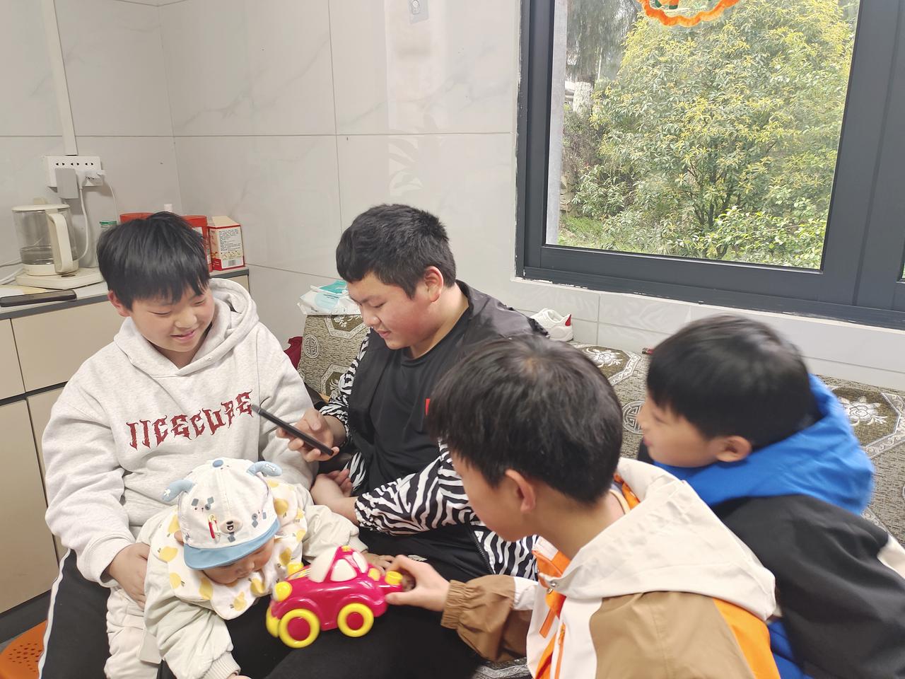 这张图片就说明了努力赚钱的意义。