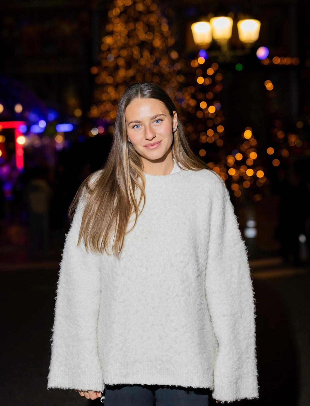 科斯秋克照片拍的好美，祝大家圣诞快乐。 