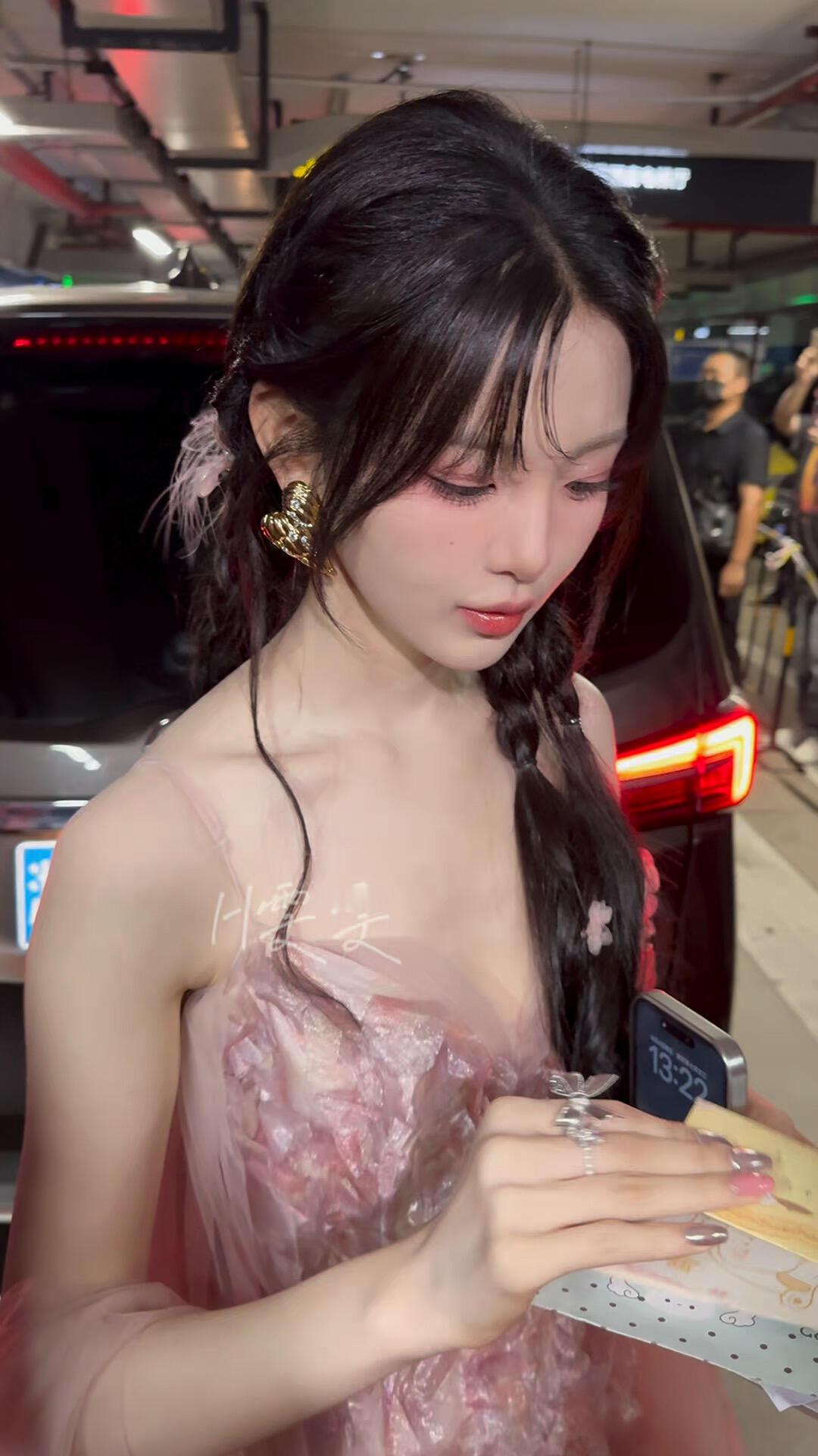 你的眼睛亮晶晶像星星✨杨超越