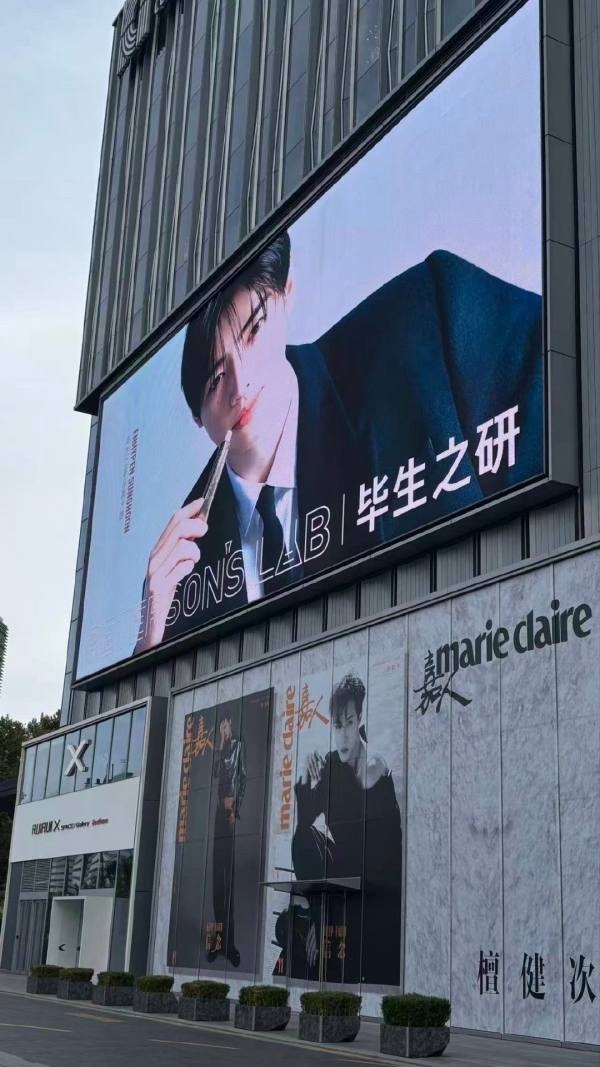 朴成训新个代一官宣 品牌方就在国内铺上大地广 ​​​