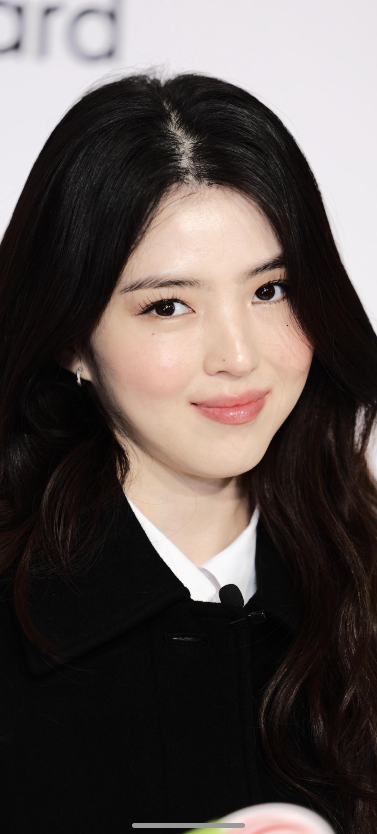 韩素希今日上海线下活动生图，完全扛住怼脸